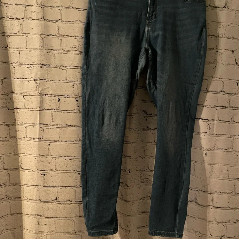 Mid Rise Jeggings - Picture 4 of 8